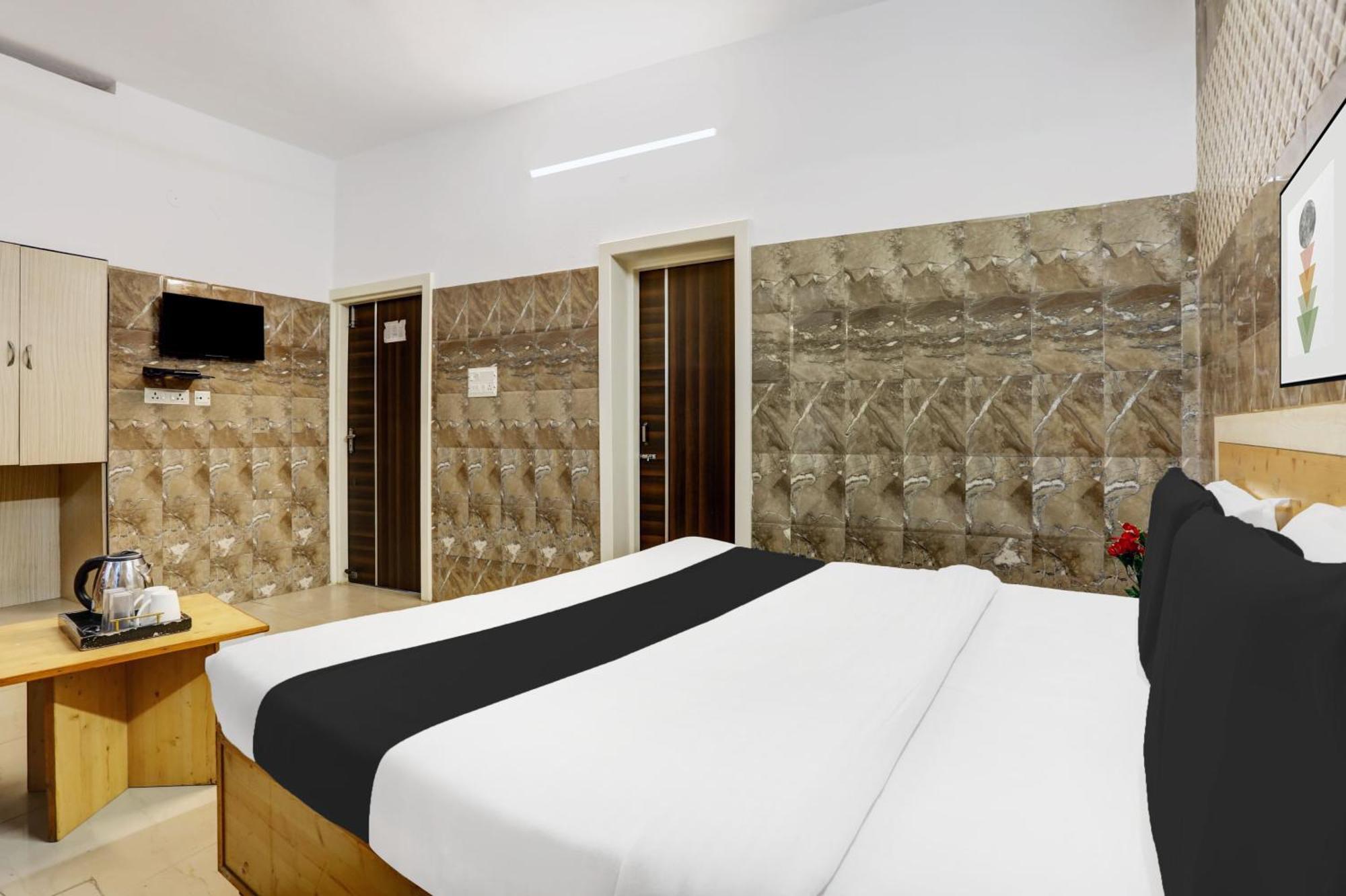 Hotel O Jammu Near Ragunath Bazaar Formerly Goodwill Екстер'єр фото
